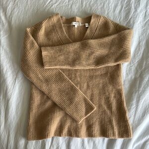 100% Cashmere Vince Tan V-Neck Sweater with Ribbed Knit